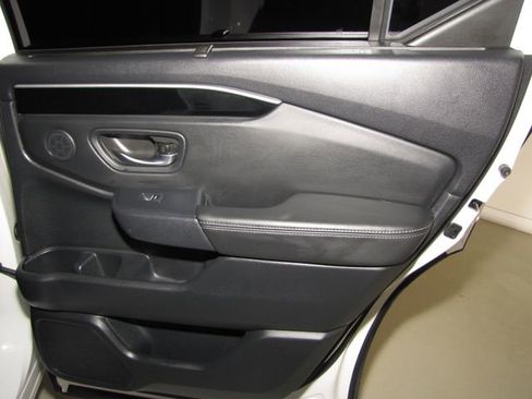 Used 2025 Honda Pilot Touring image 19