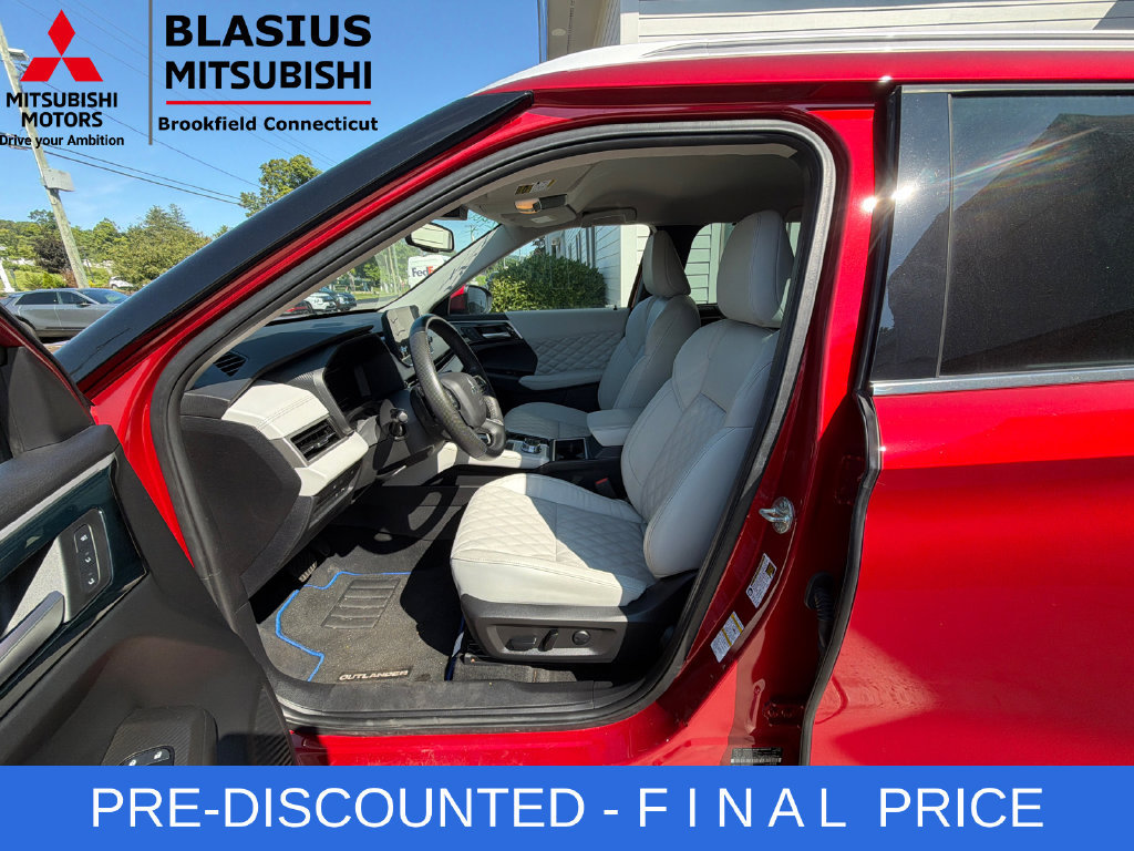 Used 2023 Mitsubishi Outlander SEL AWD/4WD image 15
