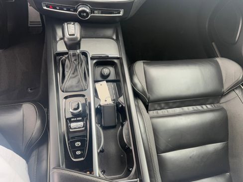 Used 2019 Volvo S60 T5 R-Design image 26