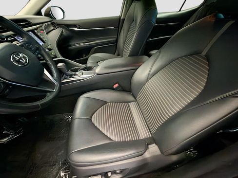 Used 2019 Toyota Camry SE w/ Carpet Mat Package FWD image 11