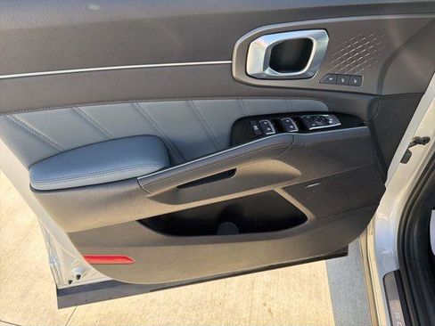 Used 2025 Kia Sorento SX Prestige image 10