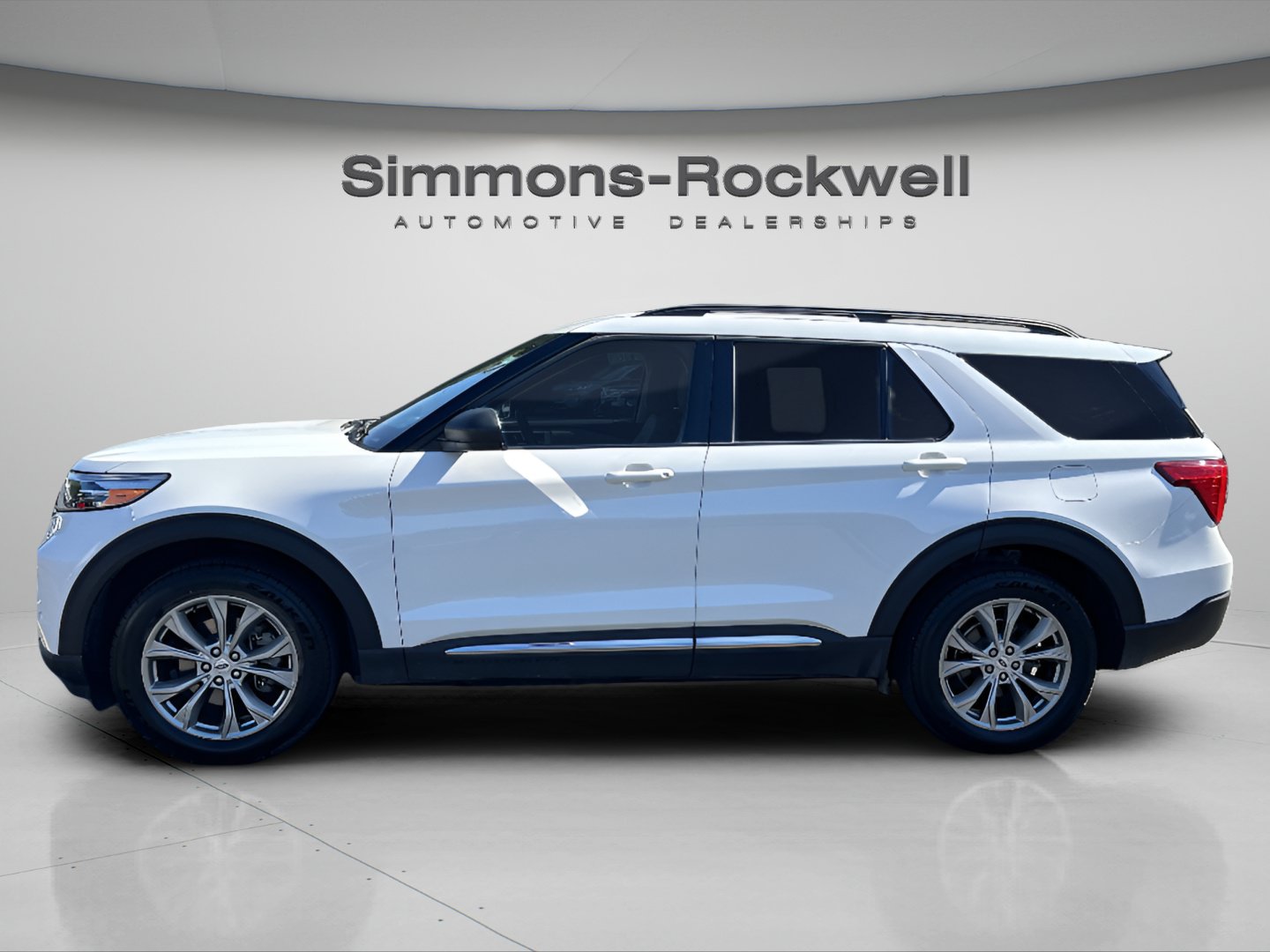 Used 2023 Ford Explorer XLT w/ Equipment Group 202A AWD/4WD image 2