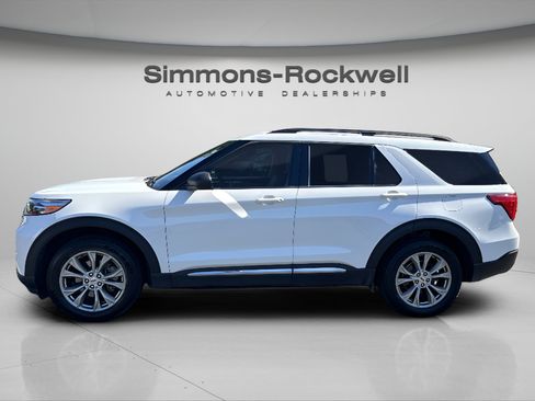 Used 2023 Ford Explorer XLT w/ Equipment Group 202A AWD/4WD image 2