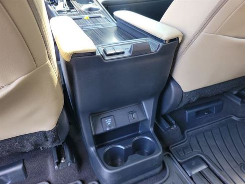 Used 2023 Toyota Sienna Limited FWD image 13