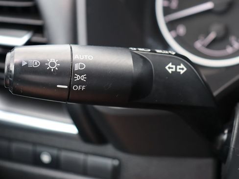 Used 2021 Nissan Rogue SV FWD image 22
