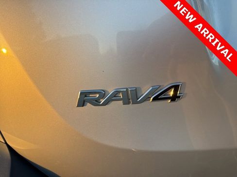 Used 2013 Toyota RAV4 XLE image 10