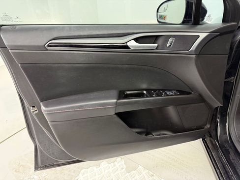 Used 2014 Ford Fusion SE image 26