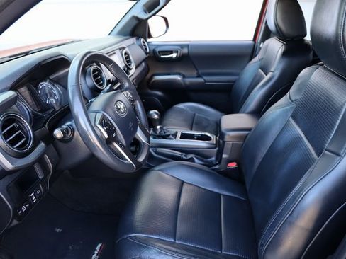 Used 2018 Toyota Tacoma TRD Off-Road image 11