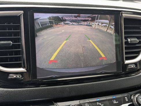 Used 2023 Chrysler Pacifica Touring-L image 20