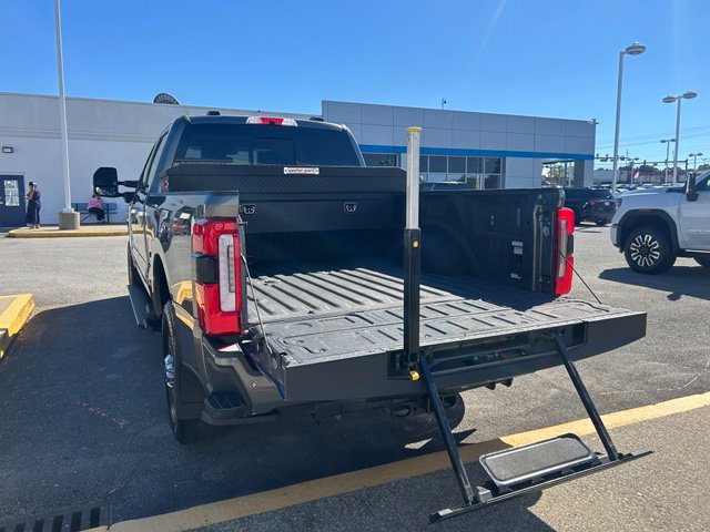 Used 2025 Ford F350 Platinum w/ Platinum Plus Package AWD/4WD image 4