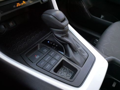 Certified 2024 Toyota RAV4 XLE image 24