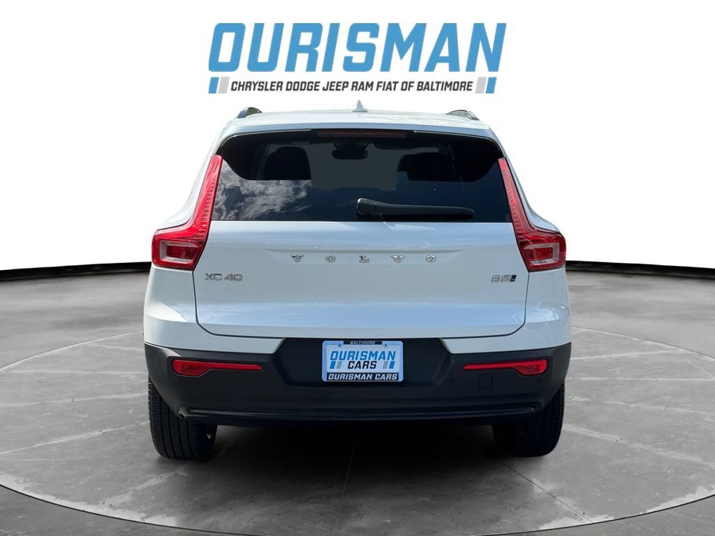 Used 2023 Volvo XC40 B5 Plus w/ Driver Assist Package AWD/4WD image 5