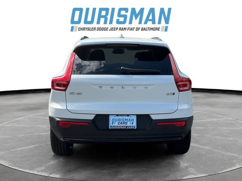 Used 2023 Volvo XC40 B5 Plus w/ Driver Assist Package AWD/4WD image 5