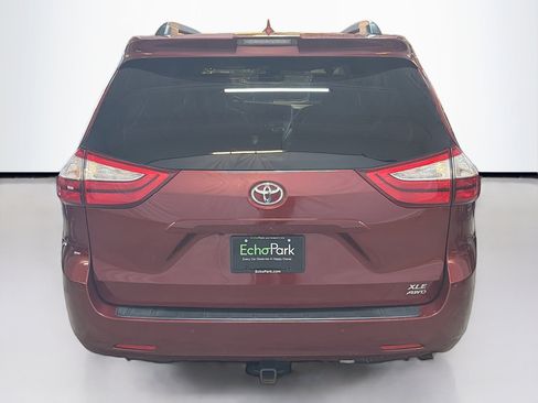 Used 2019 Toyota Sienna XLE image 7
