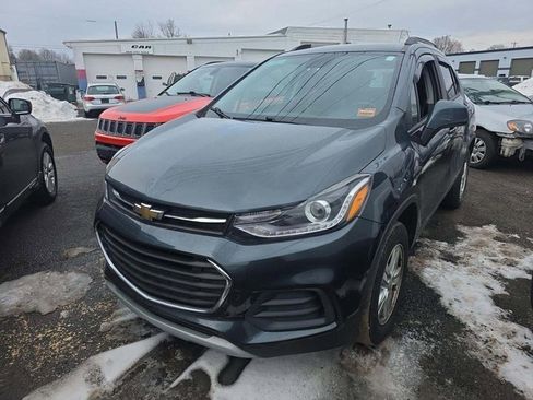 Used 2021 Chevrolet Trax LT image 1
