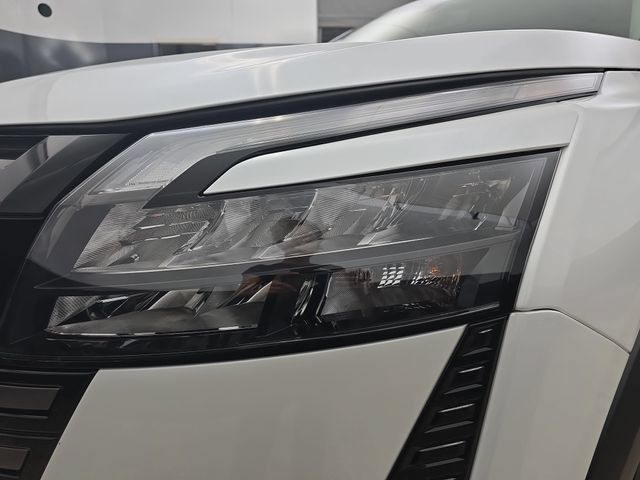 New 2026 Nissan Pathfinder Platinum FWD image 10