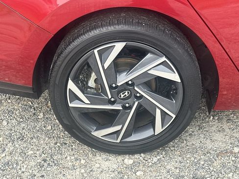 Used 2025 Hyundai Elantra SEL FWD image 17