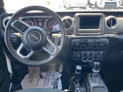 Used 2019 Jeep Wrangler Unlimited Sahara w/ Cold Weather Group AWD/4WD image 9