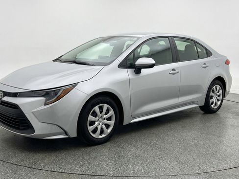 Used 2025 Toyota Corolla LE FWD image 3