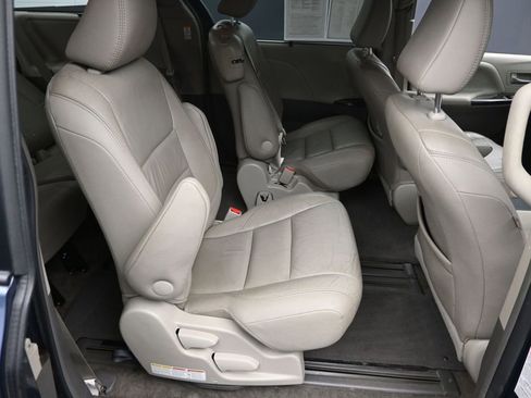 Used 2016 Toyota Sienna XLE image 8