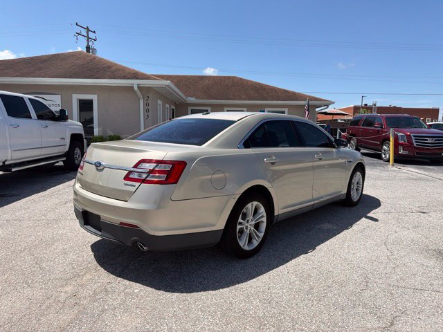 Used 2018 Ford Taurus SE FWD image 5