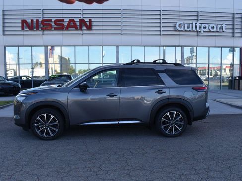 New 2026 Nissan Pathfinder Platinum w/ Accent Package FWD image 3