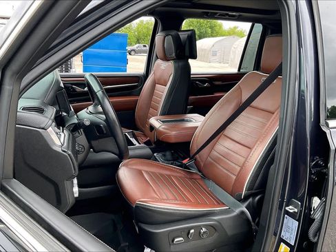 Used 2023 GMC Yukon XL Denali Ultimate AWD/4WD image 8