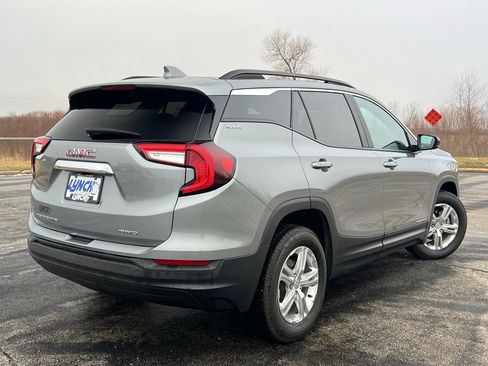 Used 2024 GMC Terrain SLE w/ Driver Convenience Package image 5