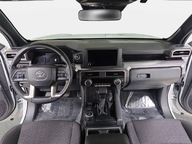 Used 2025 Toyota 4Runner SR5 AWD/4WD image 10