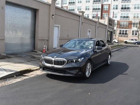 Used 2025 BMW 530i w/ Premium Package image 2
