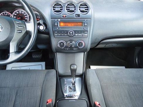 Used 2010 Nissan Altima 2.5 S FWD image 19