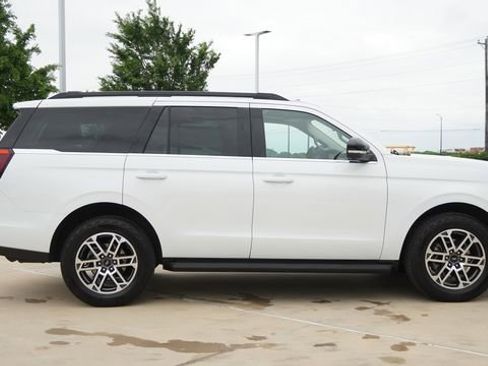 Used 2025 Ford Expedition Active AWD/4WD image 10
