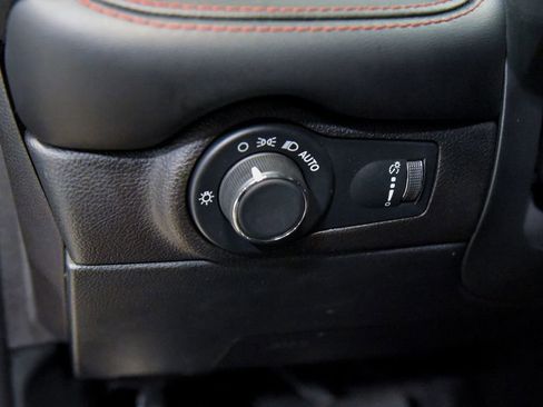 Used 2025 Dodge Durango GT AWD/4WD image 19