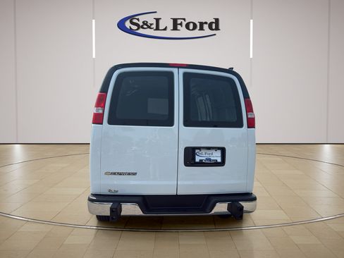 Used 2025 Chevrolet Express 2500 w/ Driver Convenience Package RWD image 6