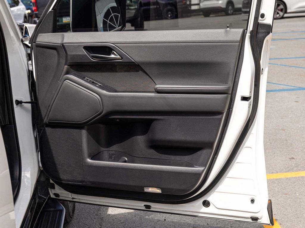 Used 2024 Lexus GX 550 w/ Accessory Package (31) AWD/4WD image 13
