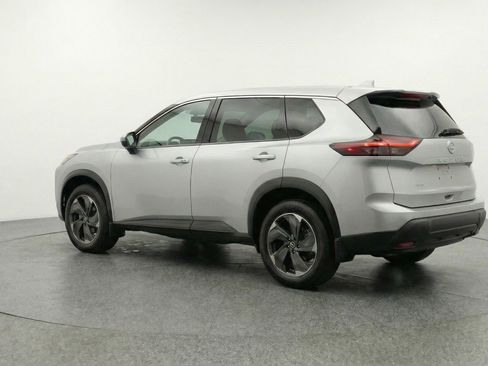 Used 2025 Nissan Rogue SV FWD image 6