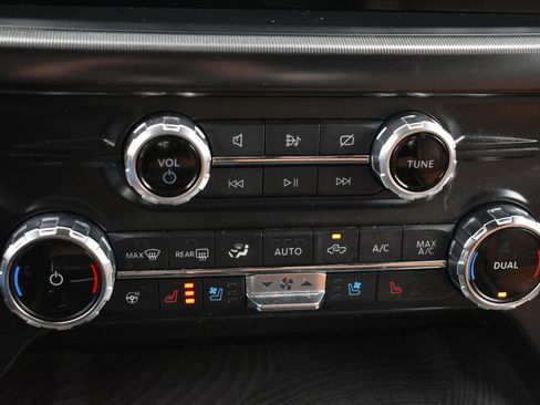 Used 2022 Ford F150 Platinum w/ Trailer Tow Package image 22