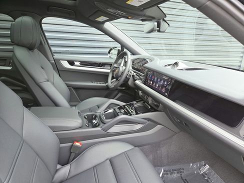 Certified 2026 Porsche Cayenne Coupe AWD/4WD image 18