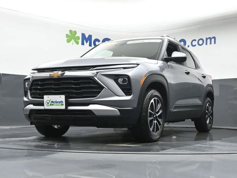 Used 2025 Chevrolet TrailBlazer LT w/ Driver Confidence Package image 6