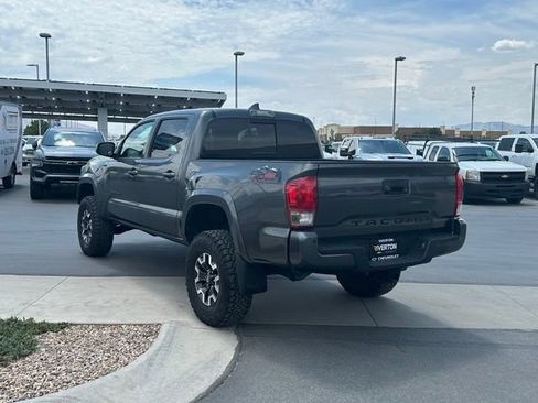 Used 2017 Toyota Tacoma TRD Sport w/ Premium & Technology Package AWD/4WD image 5