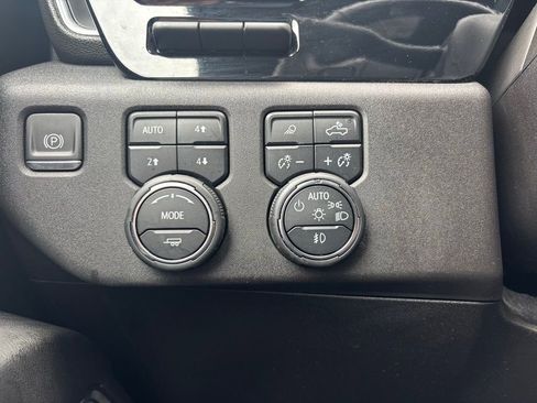 Used 2024 Chevrolet Silverado 2500 High Country w/ Technology Package image 33