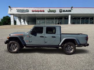 New 2026 Jeep Gladiator Mojave video 3