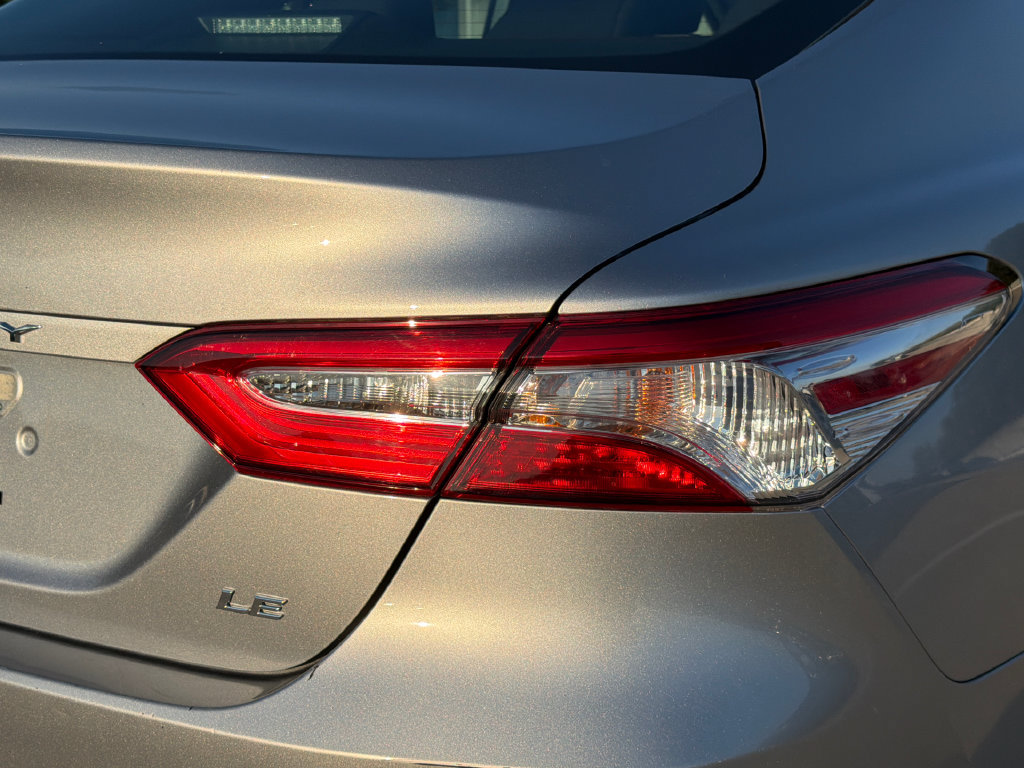 Used 2020 Toyota Camry LE FWD image 5