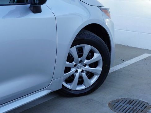 Used 2025 Toyota Corolla LE image 8