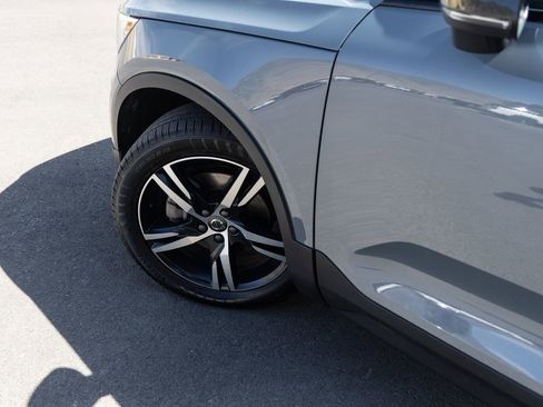 Used 2022 Volvo XC40 T5 R-Design image 11