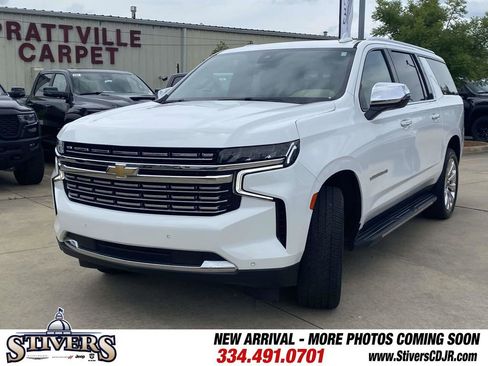 Used 2021 Chevrolet Suburban Premier RWD image 3