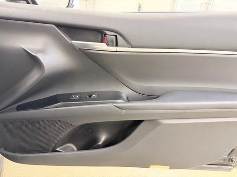 Used 2018 Toyota Camry SE w/ Moonroof Package FWD image 31