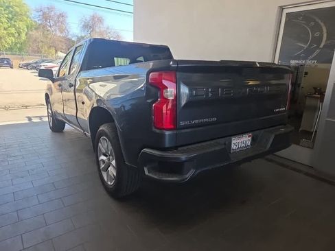 Used 2019 Chevrolet Silverado 1500 Custom w/ Custom Convenience Package image 2