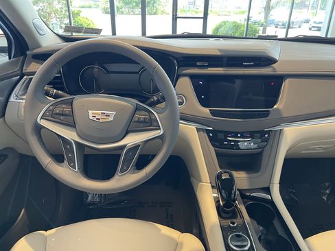 New 2025 Cadillac XT5 Premium Luxury image 17