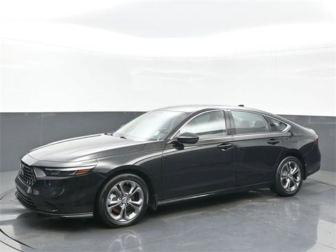 Certified 2024 Honda Accord EX-L image 2